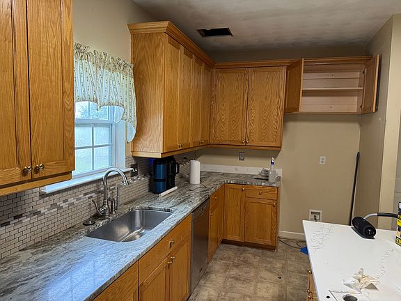 4th image of 869 Lym Dr