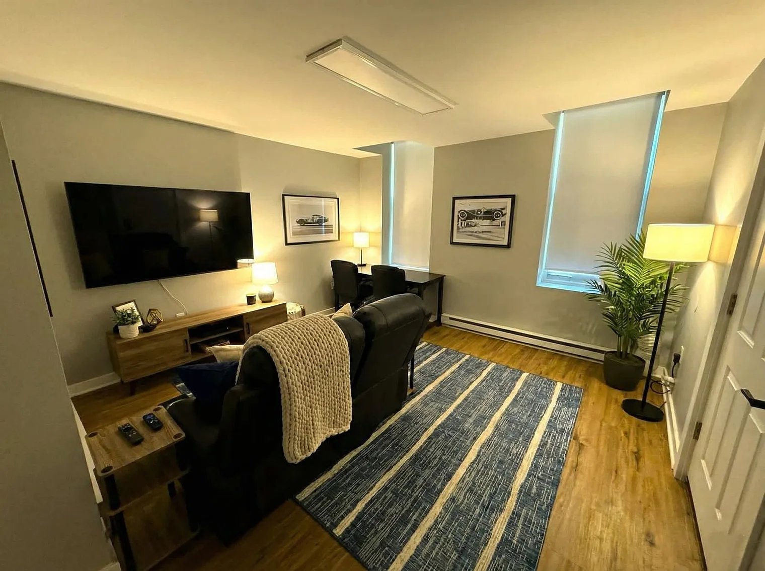 1 bed, 1.0 bath, 742 sqft, $2,787 — Photo 2