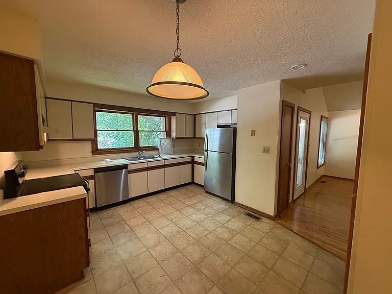 113 S Peak Dr — Photo 11