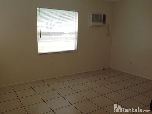 5th image of 380 Royal Palm Dr APT A