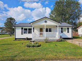 15 Wood St, Ravenswood, WV 26164