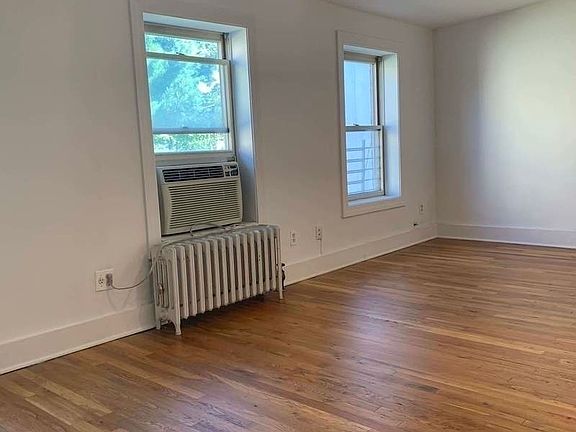 4th image of 606 Carlton Ave #401
