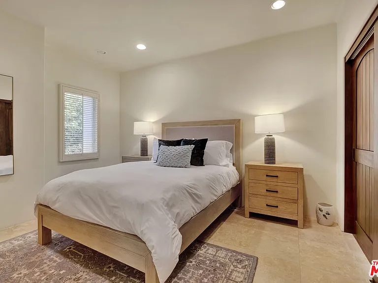 211 Bath St — Photo 11