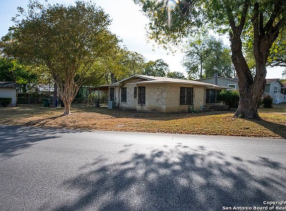 3rd image of 766 McDougal Ave