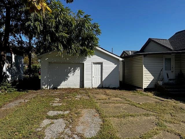 2nd image of 1513 Clay St