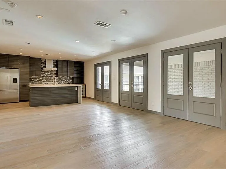 1410 Hyde Park Blvd #101 — Photo 35