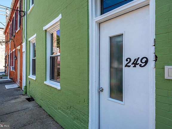 3rd image of 249 N Mulberry St