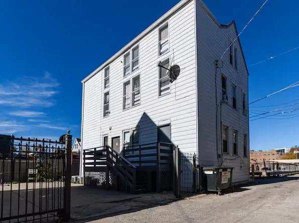 3614 W George St APT 2R, Chicago, IL 60618