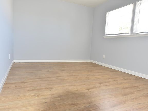 3rd image of 11925 York Ave APT E