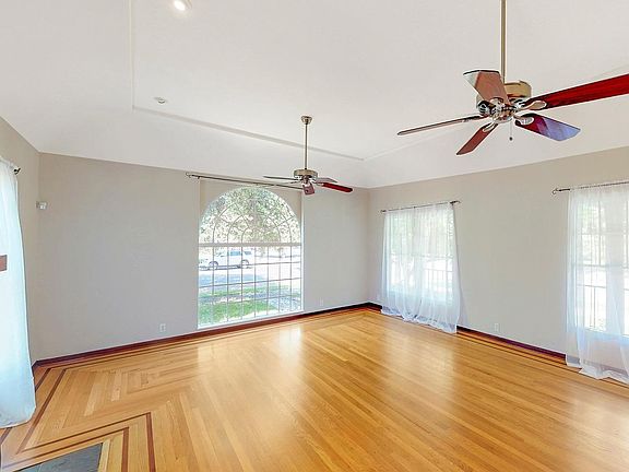 3rd image of 3562 E Kerckhoff Ave
