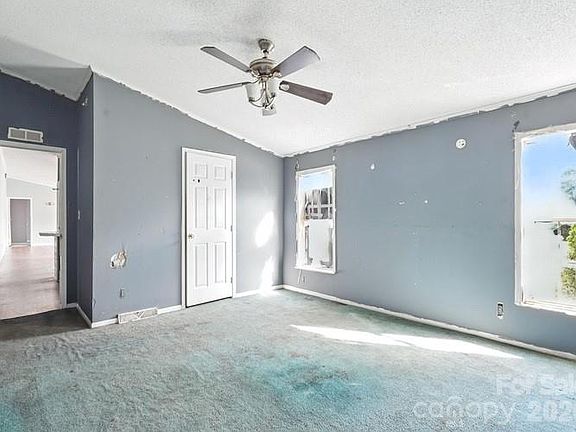 4th image of 17520 Gulfport Rd