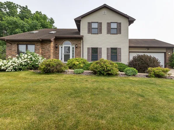 415 Vinegar Hill Road, Platteville, WI 53818