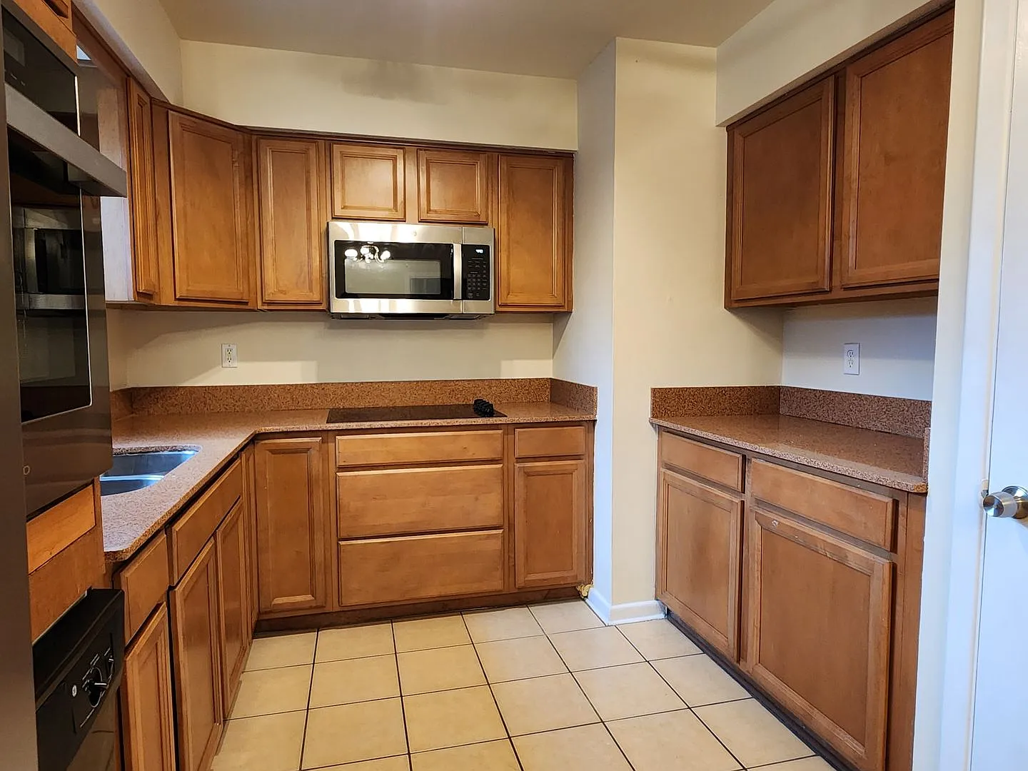 For Rent 5 Bedroom, 3 Bathrooms, 2 Car Garage Home Near Uf. — Photo 4