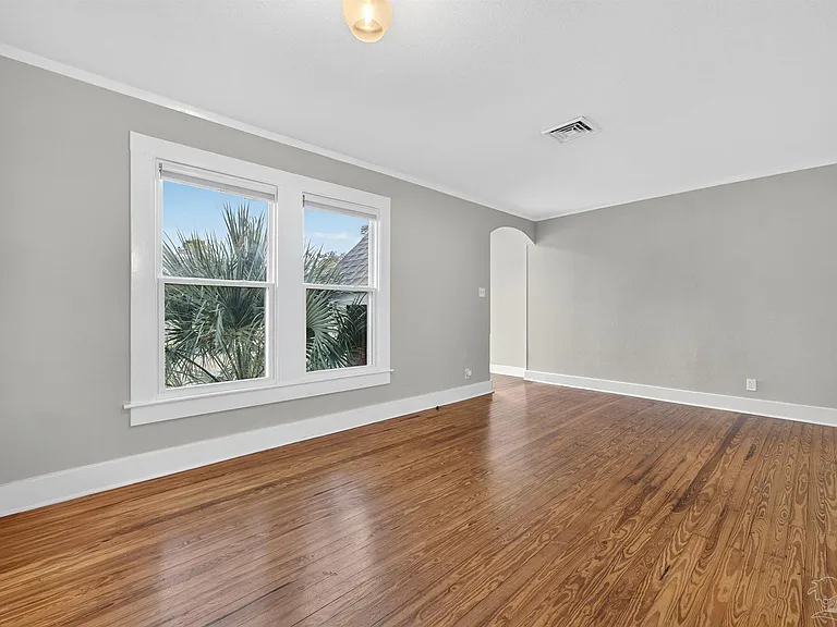 1410 W Gregory St — Photo 5