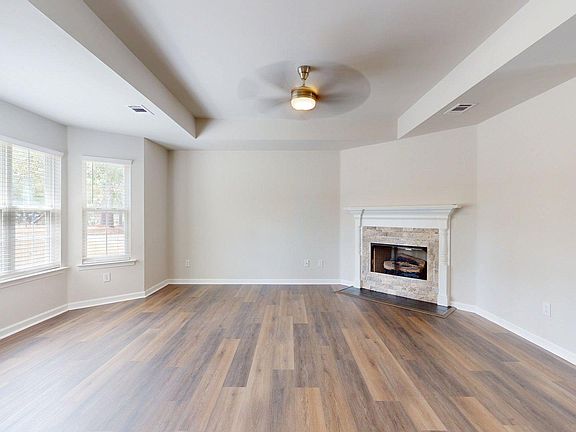 5th image of 704 Hillwood Dr