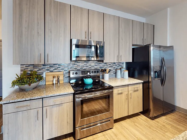 Centre Pointe Apartments — Photo 20