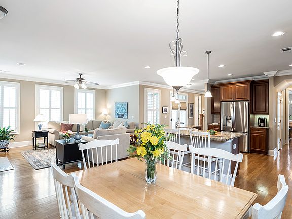 3rd image of 4827 Abberley Ln