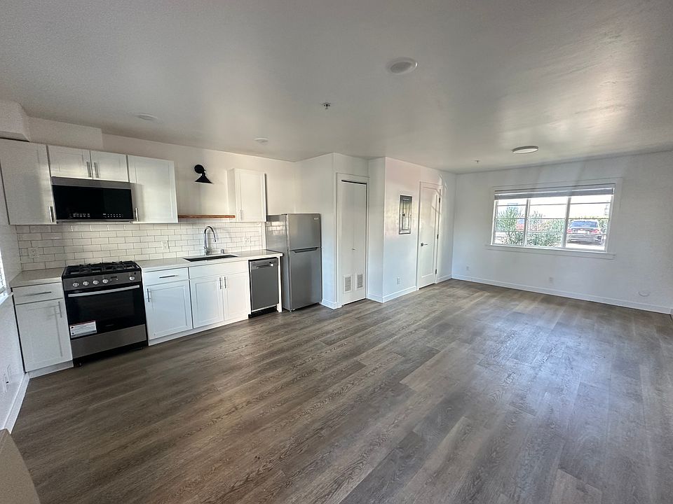2nd image of 16 W Mission St APT 7