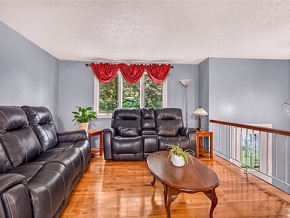 5th image of 26 Spicewood Ln