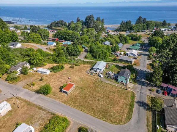 110 8th Street, Clallam Bay, WA 98326