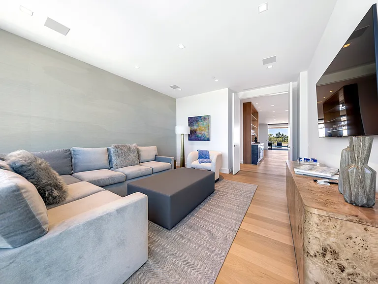 345 Dune Rd — Photo 12