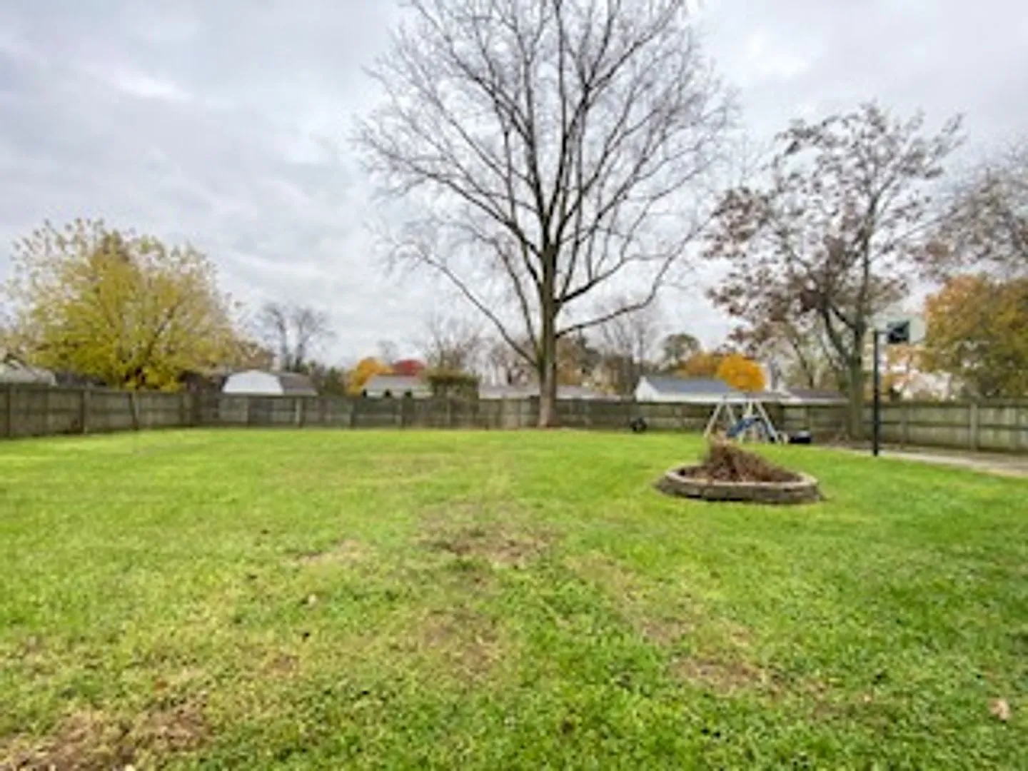 $500 Off First Month Rent -3 Bedroom Home In Elkhart! — Photo 3
