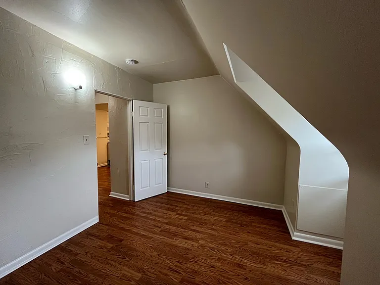 217 Stratford Ave #4 — Photo 11