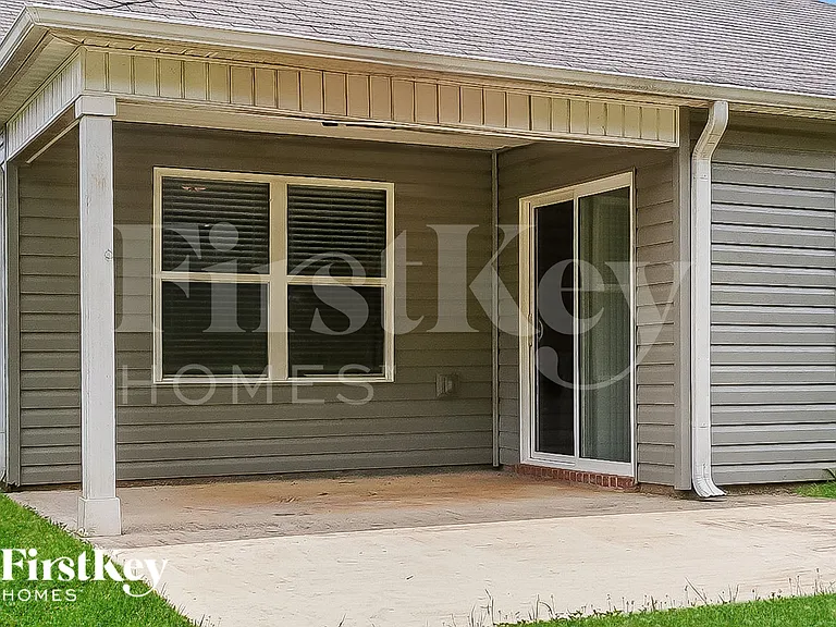 4631 Woodford Cir — Photo 18