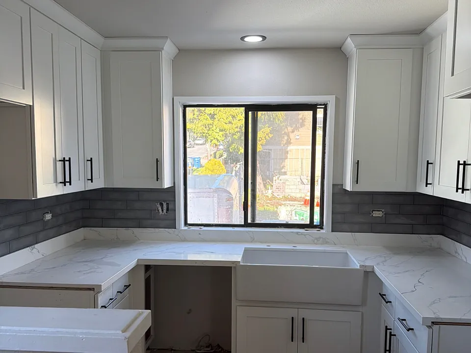 700 NE 42nd St
