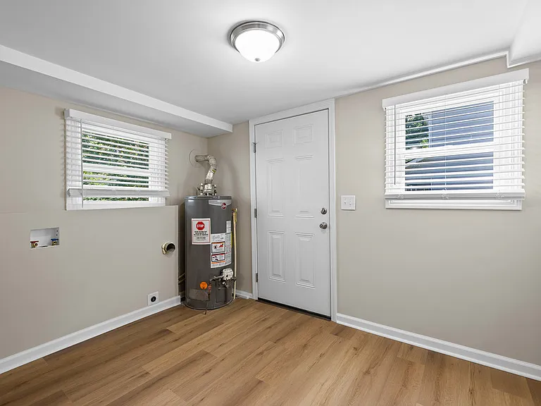 51 E Jones St — Photo 21