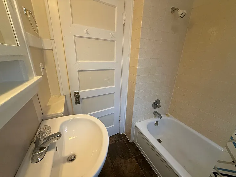 1819 W Pacific Ave — Photo 6