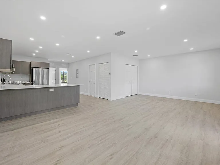 349 NW 40th St #203 — Photo 2