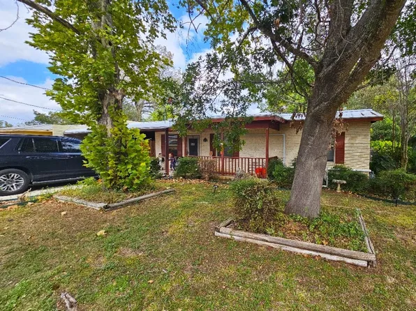 417 Gordon St, Seguin, TX 78155