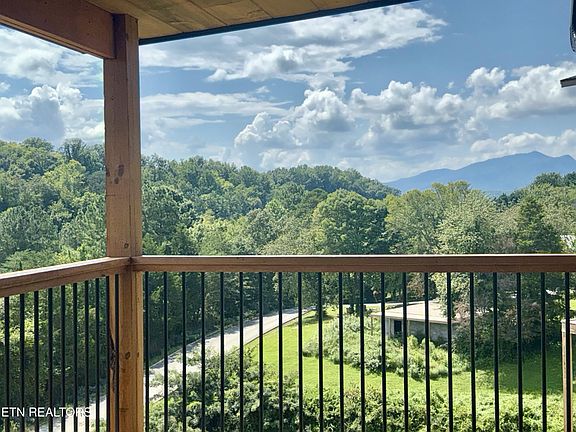 3rd image of 1587 Rainbow Ridge Way