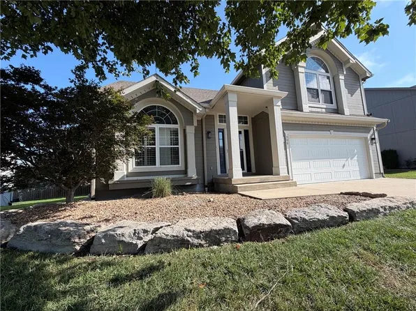 908 SE 15th St, Lees Summit, MO 64081