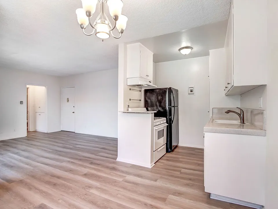 1705 Purdue Ave in West LA - near Sawtelle restaurants