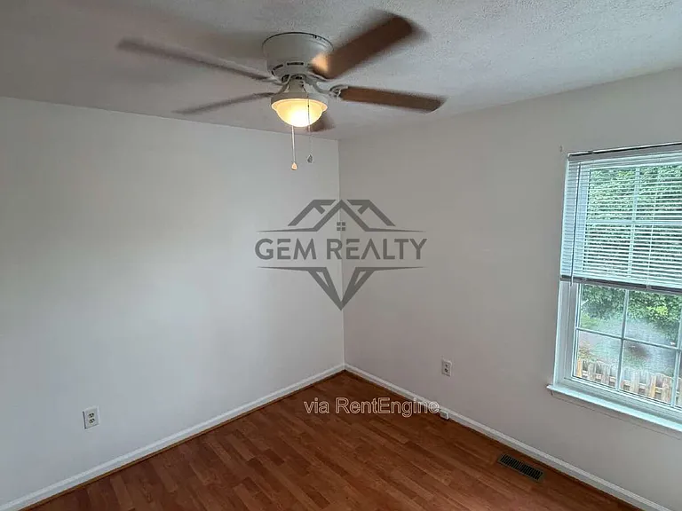 569 Cromwell Ct — Photo 7