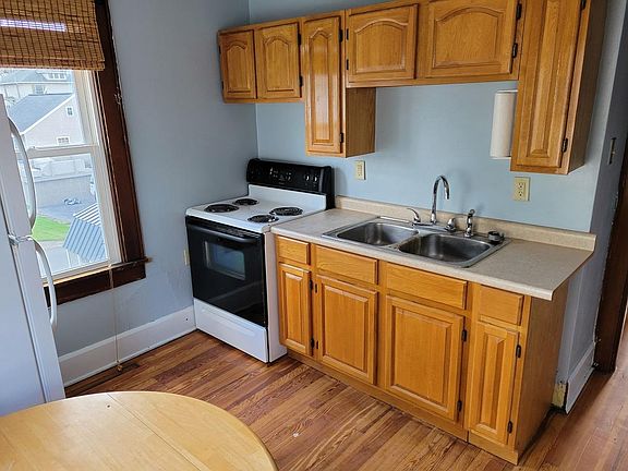 4th image of 605 E Park Ave