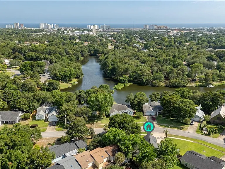 817 N Lakeside Dr — Photo 56
