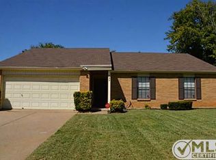 637 N Riverside Dr, Grapevine, TX 76051