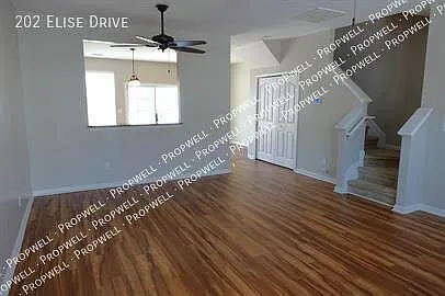 3 bed, 2.5 bath, 1574 sqft, $1,595 — Photo 4