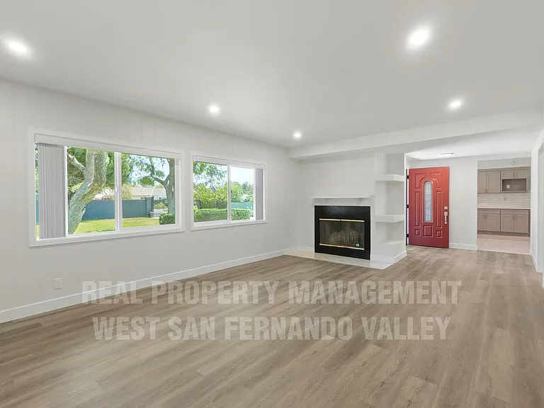 9801 Columbus Ave — Photo 9