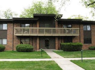 481 Duane Ter APT A4, Glen Ellyn, IL 60137