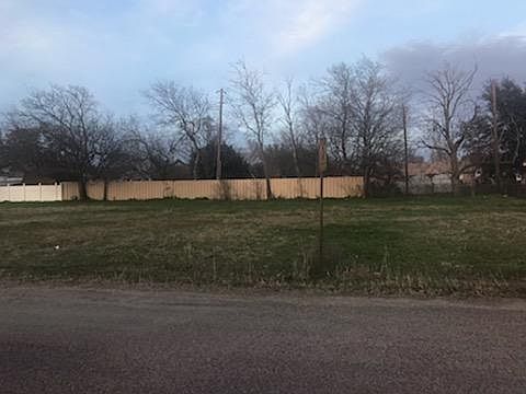 2nd image of 803 Mosley Dr