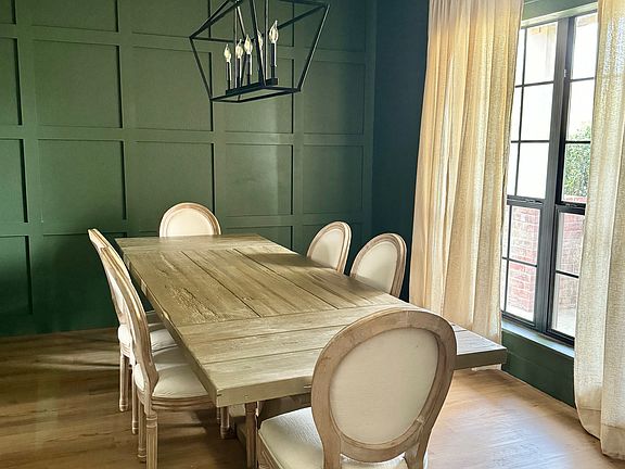 Dining room/flex space