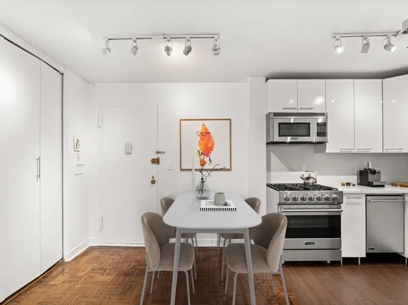 251 East 51st Street image 9 of 23