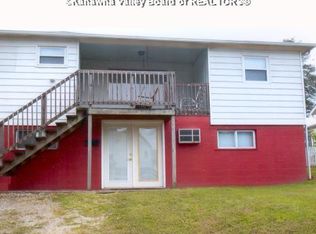 105 S Early St, Montgomery, WV 25136