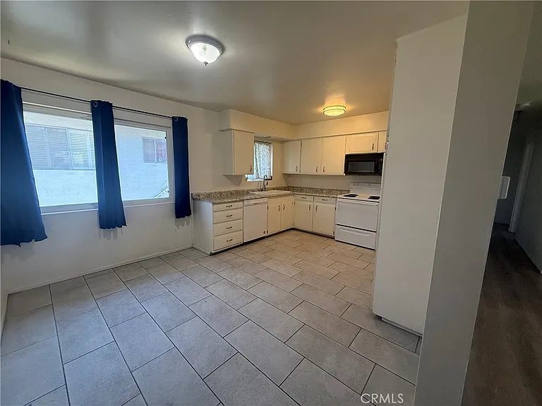11246 Benton St — Photo 3