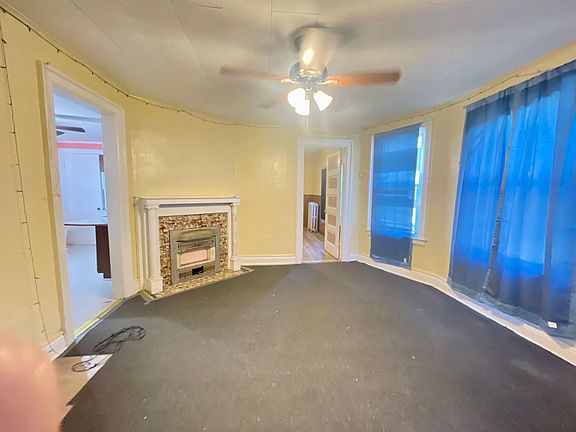 2nd image of 215 Ludington St #1