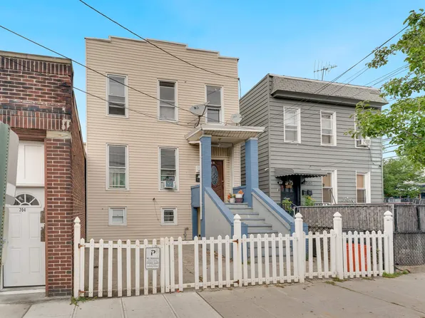 702 8th St, Union City, NJ 07087